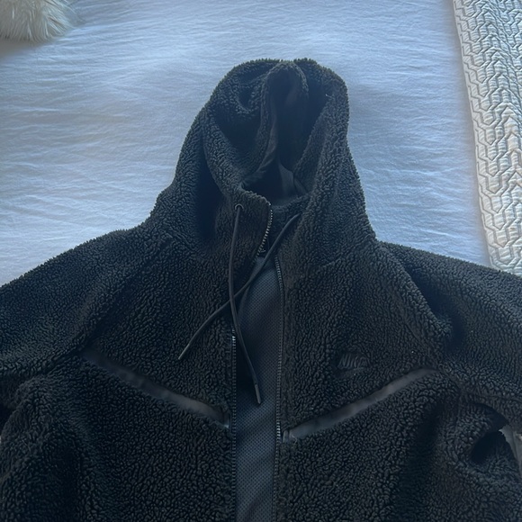 Men’s Nike Sherpa jacket. Perfect condition!  Small. Pockets. Zipper. Hoodie. - Picture 2 of 6